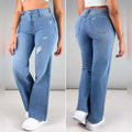 Jeans colombiano straight tiro alto celeste con rotos y strass, vista frontal y trasera